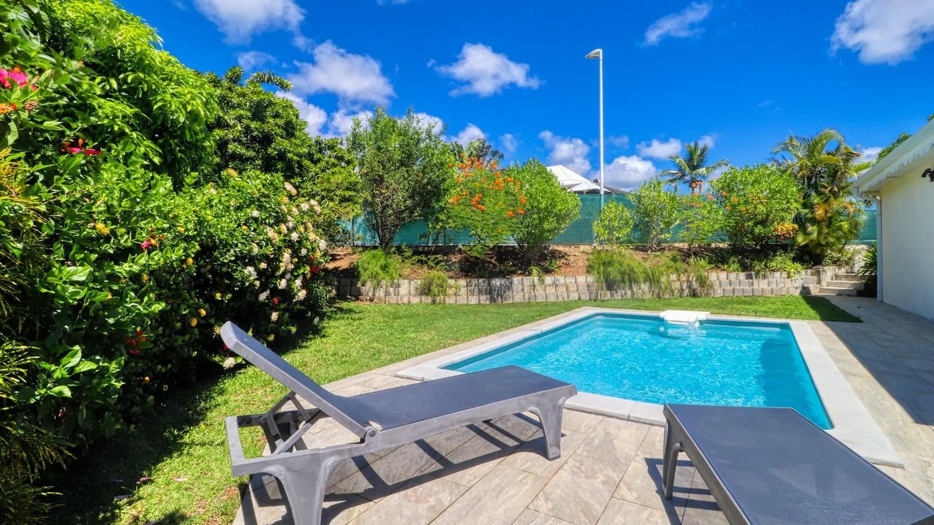 Villa 200M From The Beach Mqsl17 상트루스
